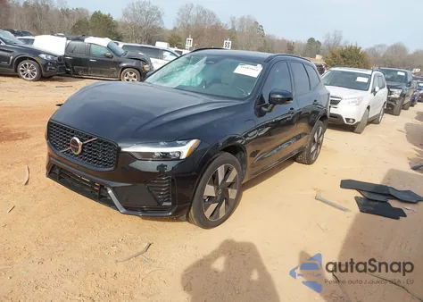 2025 Volvo Xc60 Plug-In Hybrid Plus, T8 Awd Electric/Gasoline, Dark z USA, uszkodzony, nr VIN YV4H60RC8S1029514